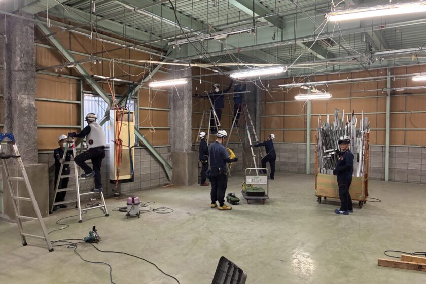 倉庫の改装工事をしています